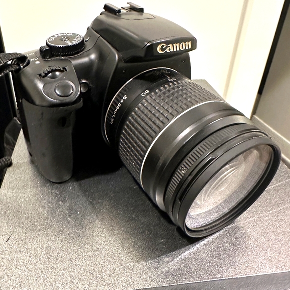 Canon EOS 400D Digital SLR Camera Perfect for Beautiful, Clear